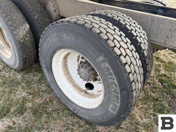 1985-international-s2300-image-39