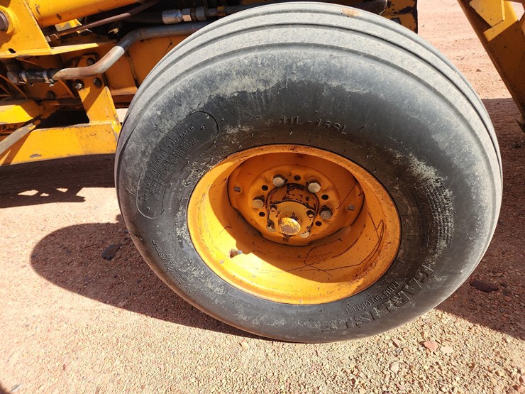 case-380-roadrunner-tractor-with-case-436-loader-image-26