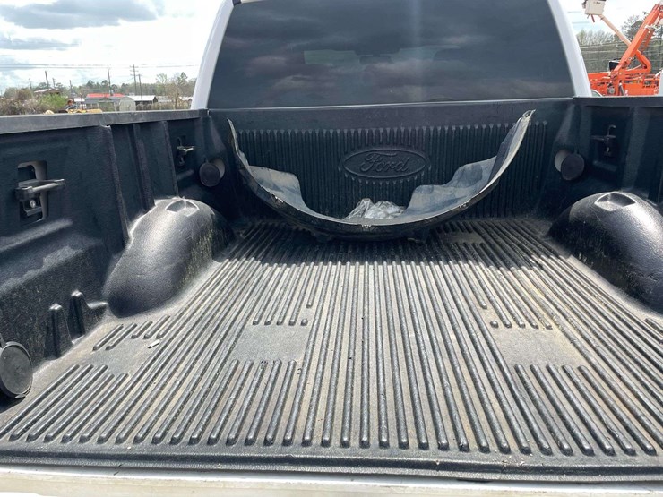 2017-ford-f150-image-15