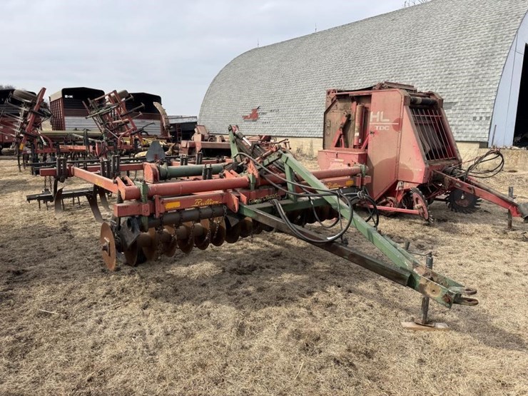 brillion-9-shank-chisel-plow-image-1