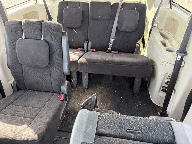 2014-dodge-grand-caravan-image-31