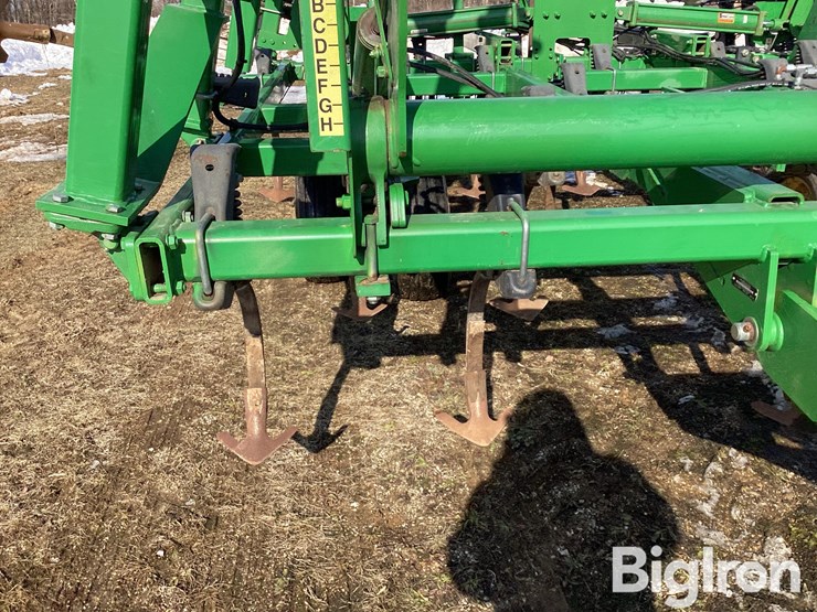 2012-john-deere-2210l-image-14