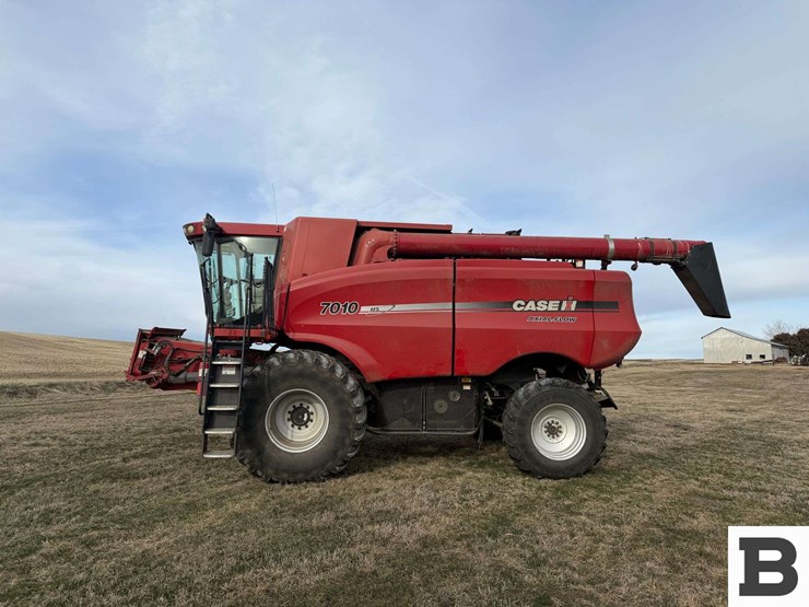 2008-case-ih-7010-image-3