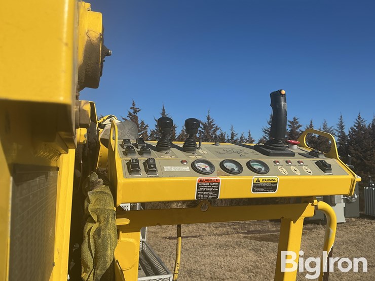 2009-freightliner-m2-106-image-15