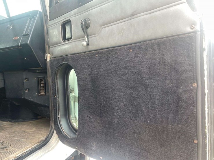 1994-peterbilt-378-image-18