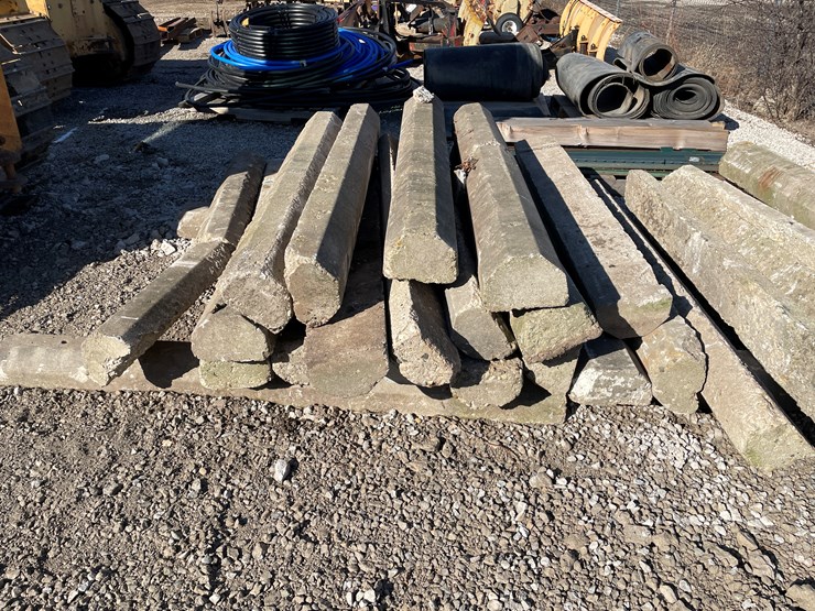 #6071-•-pallet-of-parking-spot-concrete-curbs-image-4