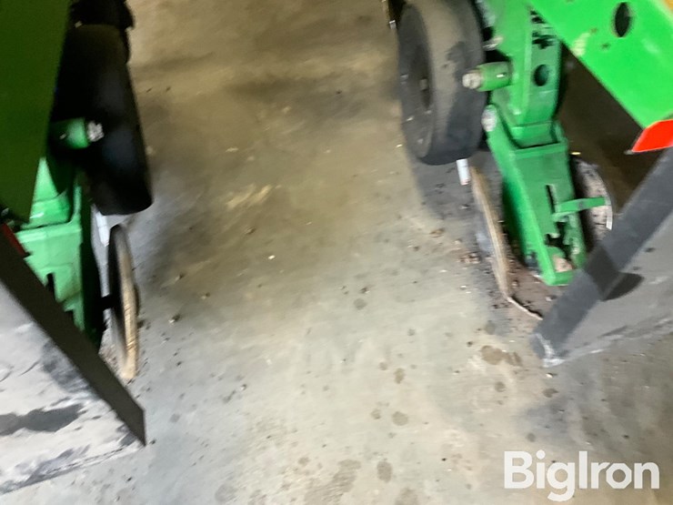 2011-john-deere-1720-image-19