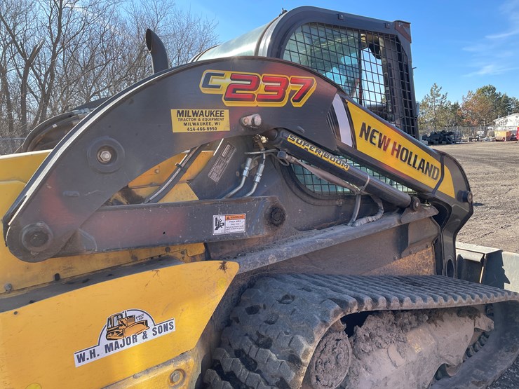 2019-new-holland-c237-image-19