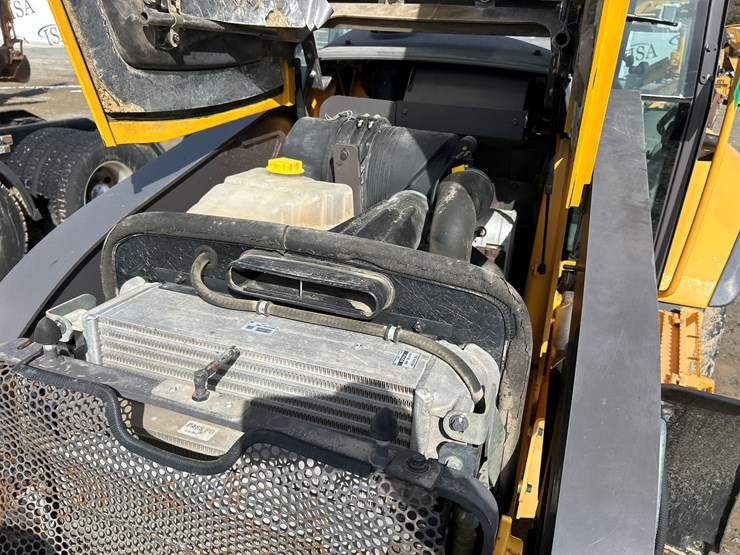 2012-volvo-bl70b-image-92