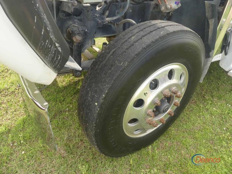 2016-freightliner-122sd-image-12