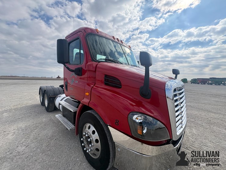 2015-freightliner-cascadia-113-image-18