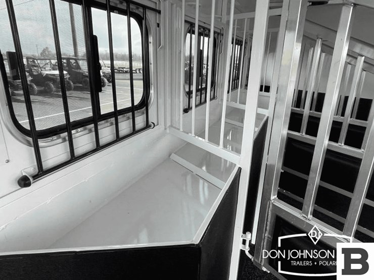 2024-trails-west-classic-lq-4-h-horse-trailer-image-15