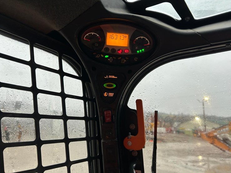 2023-bobcat-t870-image-21