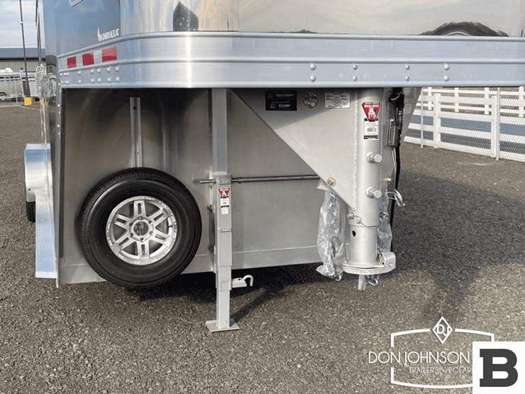 2024-featherlite-9600-7450-4-h-gooseneck-horse-trailer-image-6