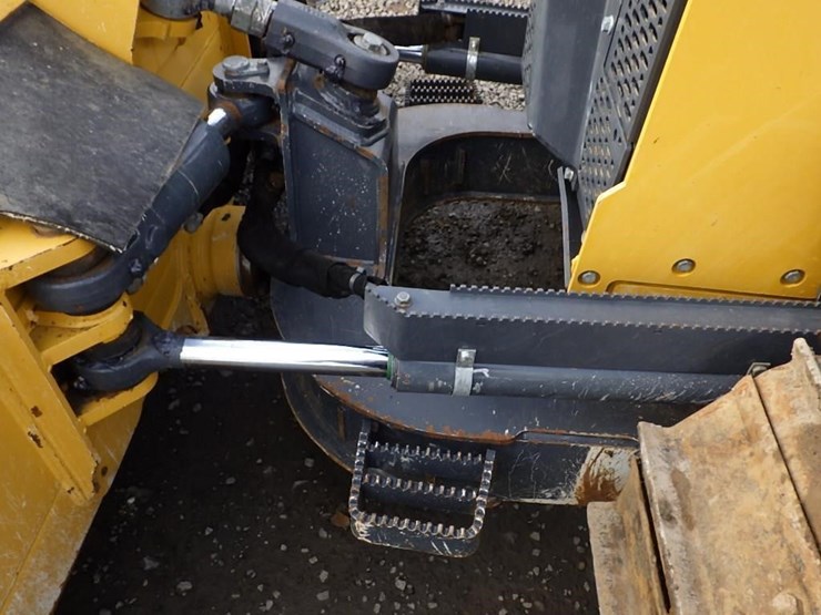 2019-deere-450k-lgp-image-14