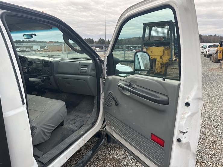 2005-ford-f550-image-22