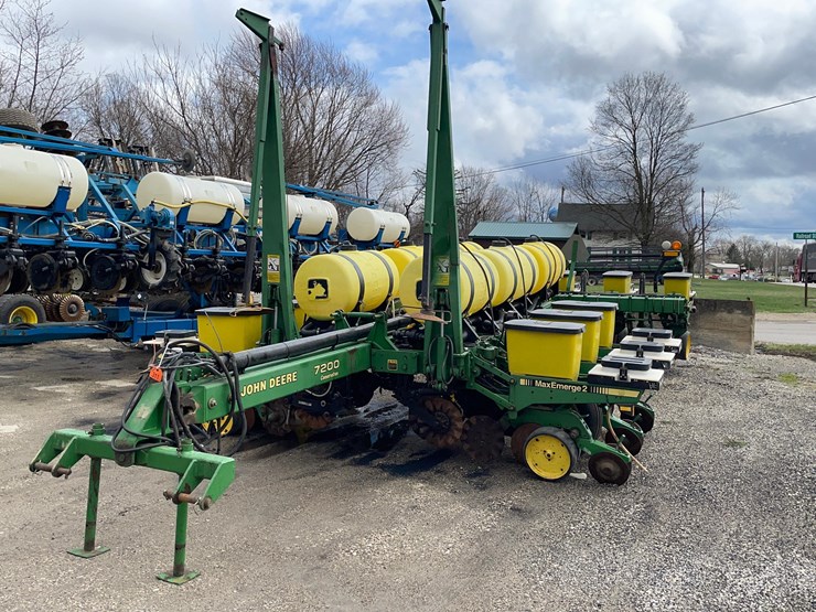 john-deere-7200-image-1