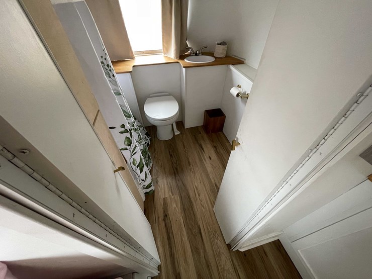 #1435-•-1978-airstream-land-yacht-31'---fully-remodeled,-road-ready-(has-wi-title)-(of)-image-29