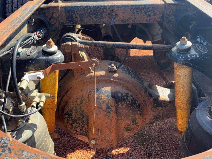 1993-peterbilt-377-image-96