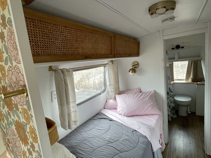 #1435-•-1978-airstream-land-yacht-31'---fully-remodeled,-road-ready-(has-wi-title)-(of)-image-7