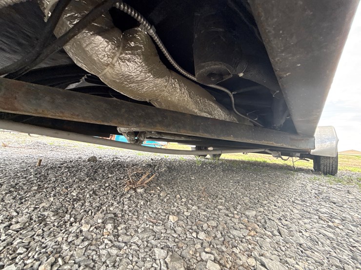 #38234-•-2012-comforts-of-home-22'-t/a-(3)-stall-mobile-shower-&-bathroom-4c9tn2225cm081303-inv#-38234-image-12