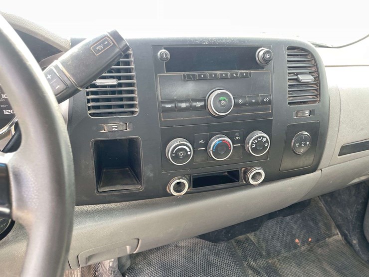 2010-chevrolet-silverado-3500-image-21