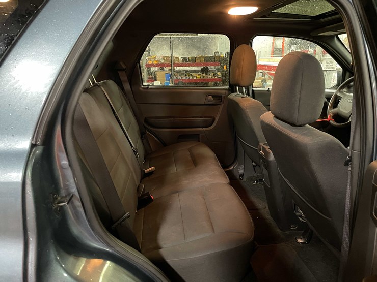 2011-ford-escape-image-28