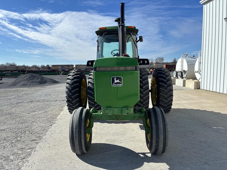 1984-john-deere-4650-image-13