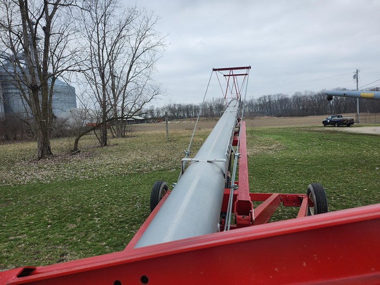 tag-#180,-10"x63'-hutchinson-swing-away-auger-image-4