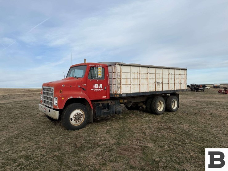 1985-international-s2300-image-2