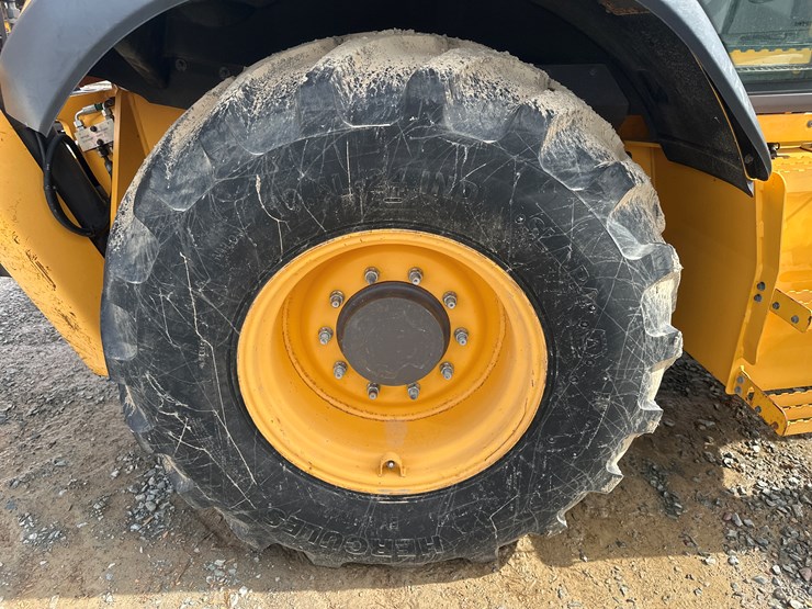 2012-volvo-bl70b-image-117