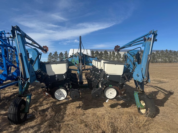 kinze-corn-planter-image-1