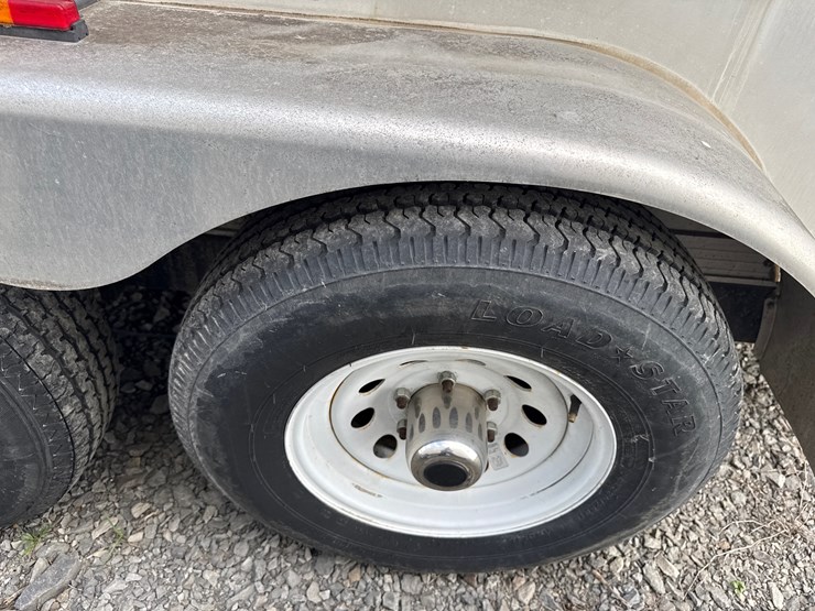 #38234-•-2012-comforts-of-home-22'-t/a-(3)-stall-mobile-shower-&-bathroom-4c9tn2225cm081303-inv#-38234-image-10