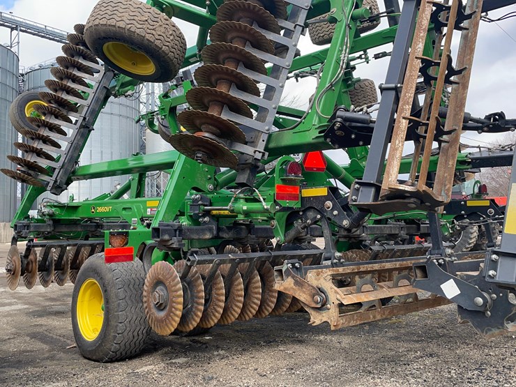 2022-john-deere-2660vt-image-7