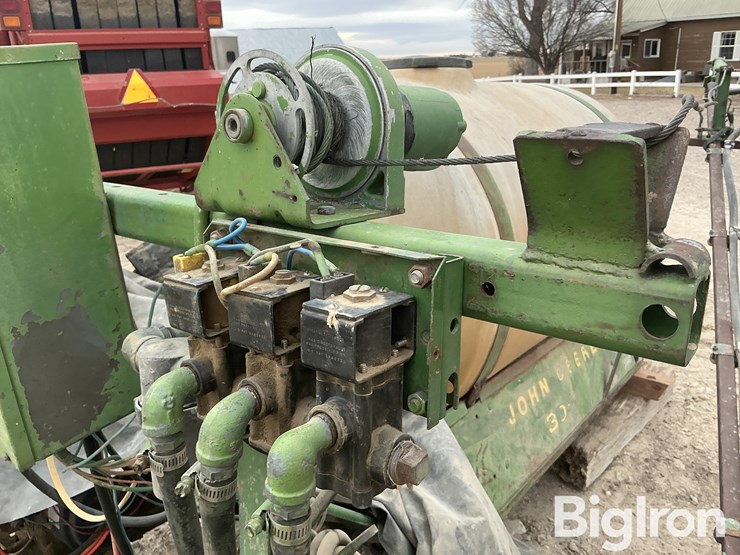 john-deere-335-image-12