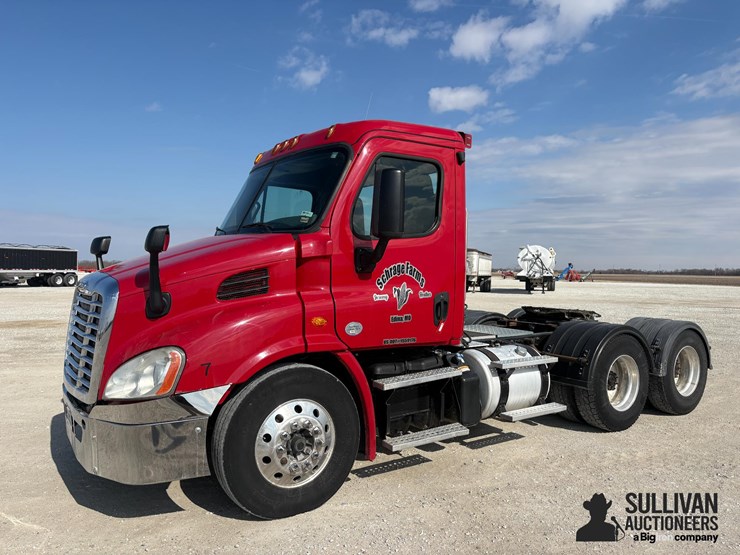 2015-freightliner-cascadia-113-image-1