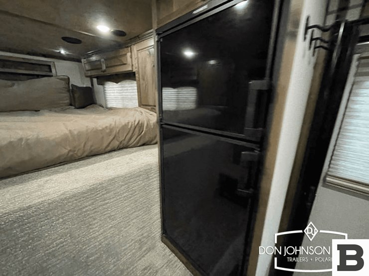 2024-trails-west-classic-lq-4-h-horse-trailer-image-22