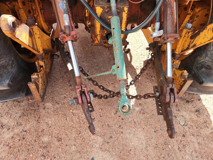 case-380-roadrunner-tractor-with-case-436-loader-image-17