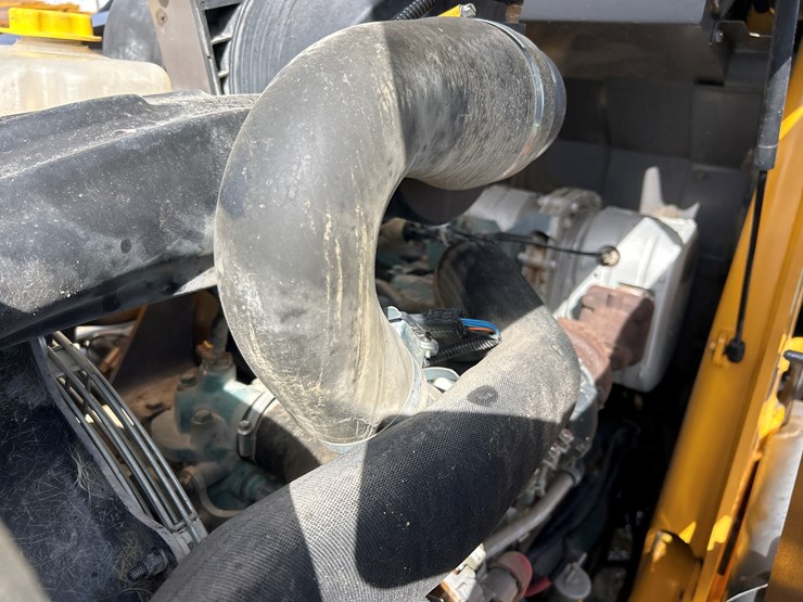 2012-volvo-bl70b-image-91