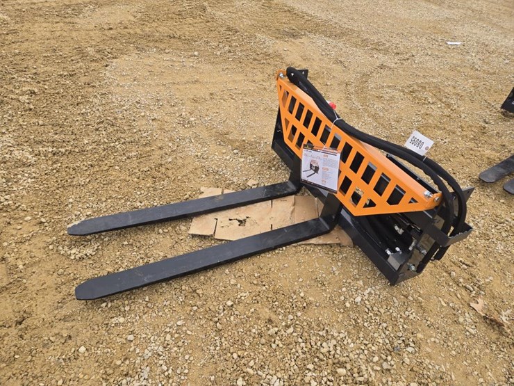 #8095-•-new-landhonor-48"-skid-steer-pallet-forks-image-1