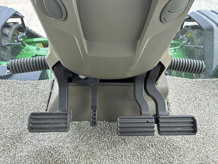 2024-john-deere-8rx-410-image-92