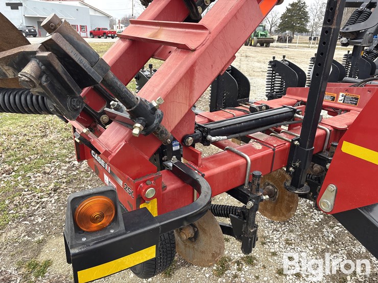 case-ih-2500-image-13