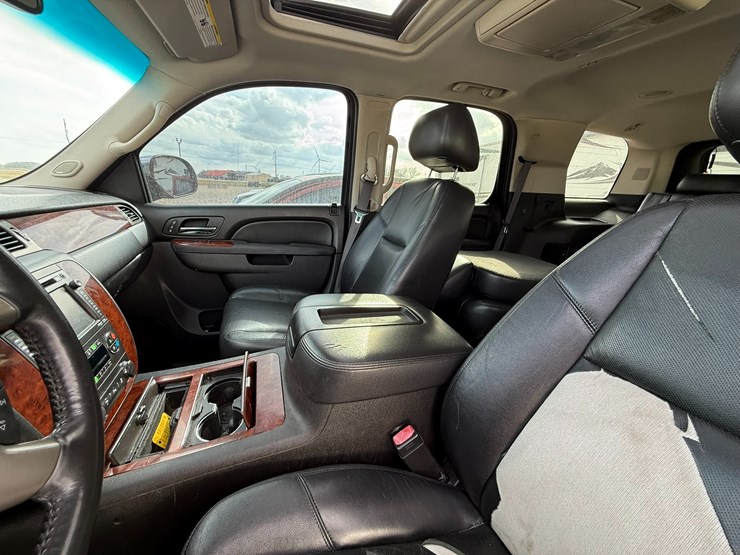 2014-chevrolet-tahoe-image-23