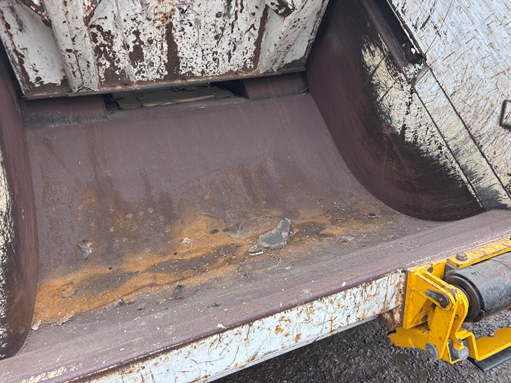 international-7400-image-29