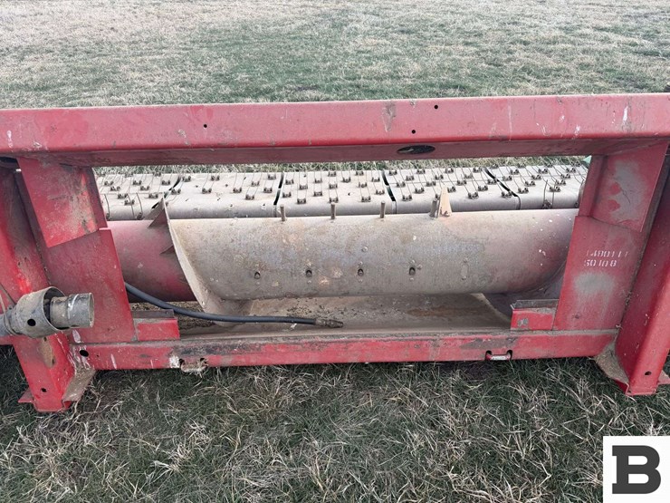 international-810-13-image-8