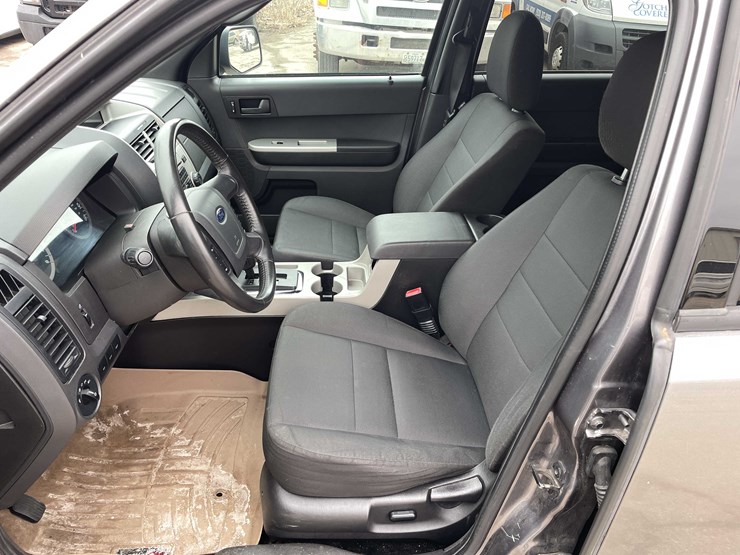 2011-ford-escape-image-42