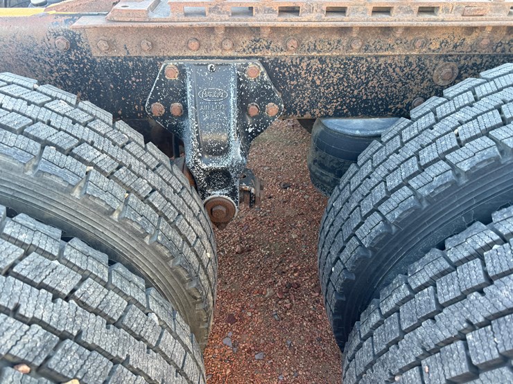 1993-peterbilt-377-image-9