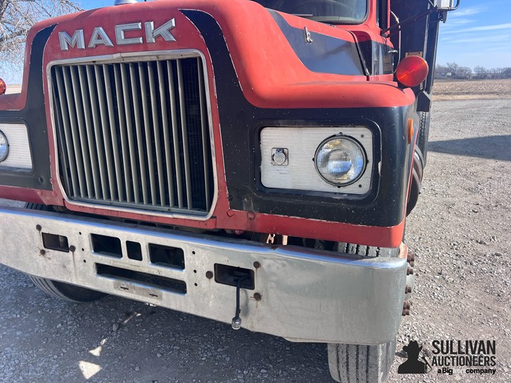 1981-mack-r686st-image-18