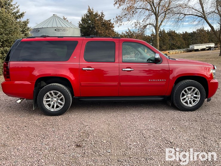 2012-chevrolet-suburban-1500-image-4