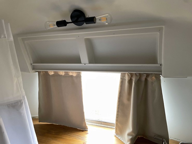 #1435-•-1978-airstream-land-yacht-31'---fully-remodeled,-road-ready-(has-wi-title)-(of)-image-16